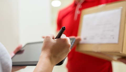 Amazon Refusing Refund After Man Claims His Expensive Camera Was Not in the Box