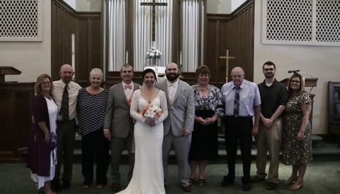 Couple Who Paid Wedding Photographer $800 are Left With 'Dark, Grainy Images', Family's iPhone Photos Better