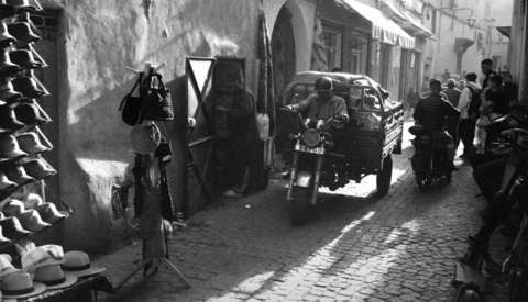 Does Your Discomfort Photographing Strangers Keep You From Being a Good Street Photographer?